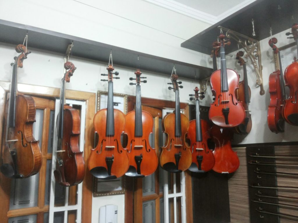Atelier Kamroyan - Sala dos instrumentos antigos